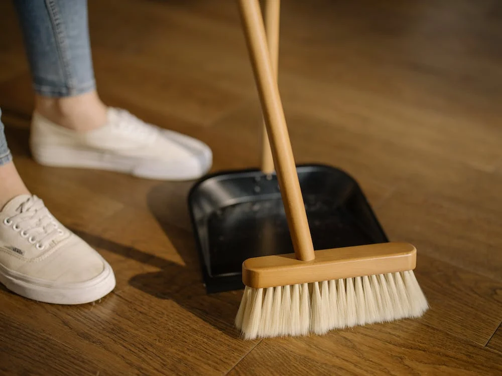 broom with dustpan